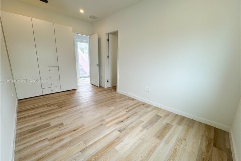 Villa ou maison à louer à Miami, Floride: 4 chambres, 343.09 m2 № 1998076 - photo 17