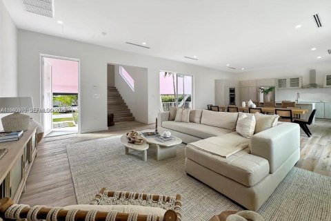 Villa ou maison à louer à Miami, Floride: 4 chambres, 343.09 m2 № 1998076 - photo 5