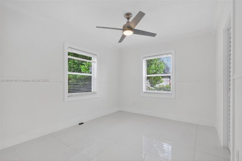 Casa en alquiler en Miami, Florida, 3 dormitorios, 132.57 m2 № 1970131 - foto 8