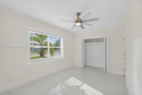 Casa en alquiler en Miami, Florida, 3 dormitorios, 132.57 m2 № 1970131 - foto 11