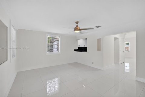 Casa en alquiler en Miami, Florida, 3 dormitorios, 132.57 m2 № 1970131 - foto 26