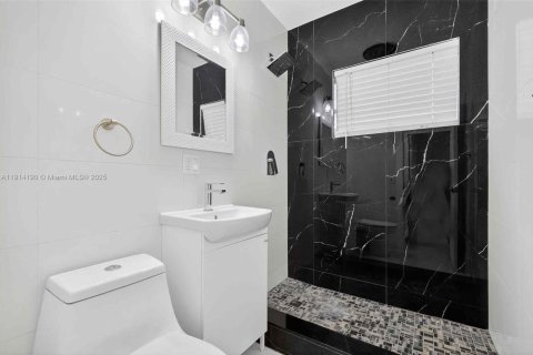 Casa en alquiler en Miami, Florida, 3 dormitorios, 132.57 m2 № 1970131 - foto 12