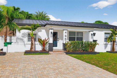 Casa en alquiler en Miami, Florida, 3 dormitorios, 132.57 m2 № 1970131 - foto 4