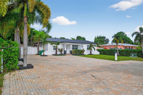 Casa en alquiler en Miami, Florida, 3 dormitorios, 132.57 m2 № 1970131 - foto 3