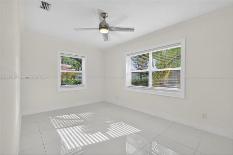 Casa en alquiler en Miami, Florida, 3 dormitorios, 132.57 m2 № 1970131 - foto 15