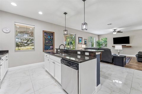 House in Spring Hill, Florida 4 bedrooms, 227.42 sq.m. № 1855811 - photo 13
