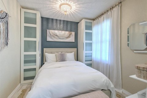Condo in Tampa, Florida, 1 bedroom  № 1884433 - photo 4