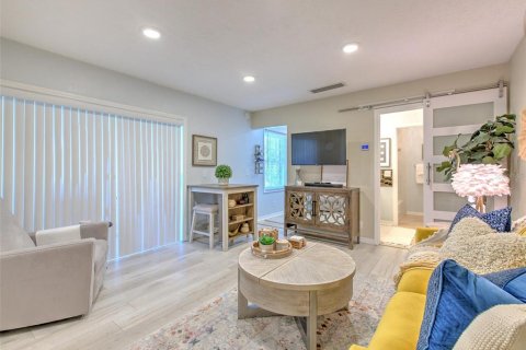 Condo in Tampa, Florida, 1 bedroom  № 1884433 - photo 19