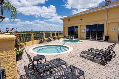 House in Winter Haven, Florida 3 bedrooms, 234.21 sq.m. № 1157339 - photo 30