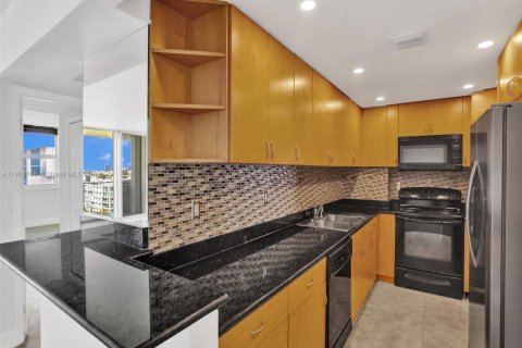 Condominio en alquiler en Bay Harbor Islands, Florida, 1 dormitorio, 88.26 m2 № 1951945 - foto 6