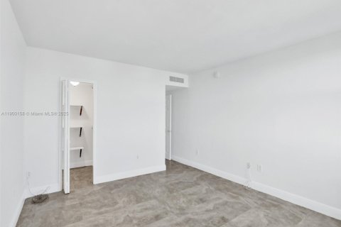 Condominio en alquiler en Bay Harbor Islands, Florida, 1 dormitorio, 88.26 m2 № 1951945 - foto 12