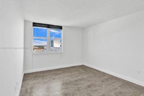 Condominio en alquiler en Bay Harbor Islands, Florida, 1 dormitorio, 88.26 m2 № 1951945 - foto 9