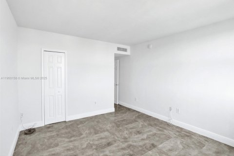 Condominio en alquiler en Bay Harbor Islands, Florida, 1 dormitorio, 88.26 m2 № 1951945 - foto 15