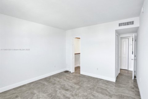 Condominio en alquiler en Bay Harbor Islands, Florida, 1 dormitorio, 88.26 m2 № 1951945 - foto 11