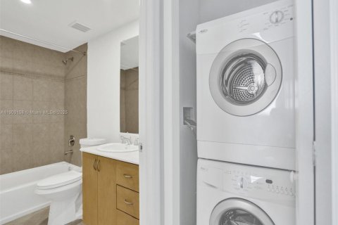 Condominio en alquiler en Bay Harbor Islands, Florida, 1 dormitorio, 88.26 m2 № 1951945 - foto 17