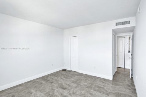 Condominio en alquiler en Bay Harbor Islands, Florida, 1 dormitorio, 88.26 m2 № 1951945 - foto 14