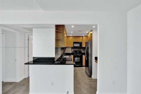 Condominio en alquiler en Bay Harbor Islands, Florida, 1 dormitorio, 88.26 m2 № 1951945 - foto 5