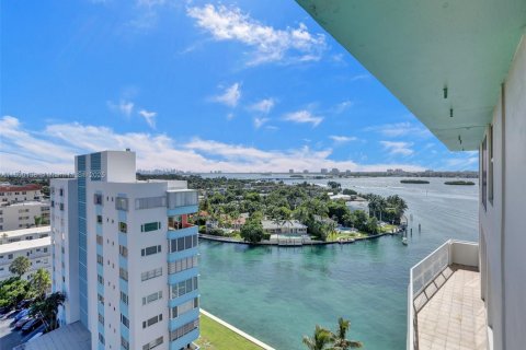 Condominio en alquiler en Bay Harbor Islands, Florida, 1 dormitorio, 88.26 m2 № 1951945 - foto 20