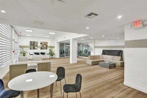 Condominio en alquiler en Bay Harbor Islands, Florida, 1 dormitorio, 88.26 m2 № 1951945 - foto 25