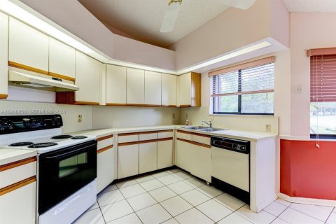 House in Coconut Creek, Florida 3 bedrooms, 160.54 sq.m. № 2003574 - photo 5