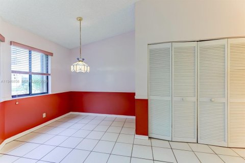 House in Coconut Creek, Florida 3 bedrooms, 160.54 sq.m. № 2003574 - photo 9