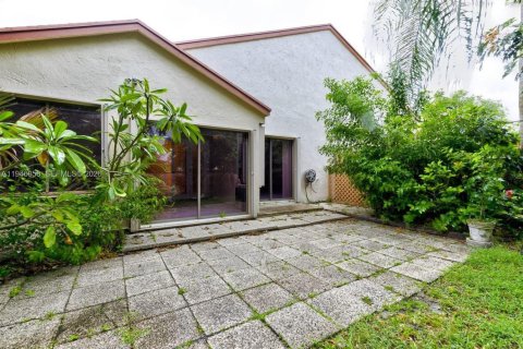 House in Coconut Creek, Florida 3 bedrooms, 160.54 sq.m. № 2003574 - photo 10