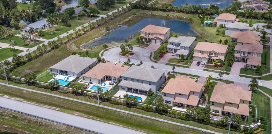 House in West Palm Beach, Florida 6 bedrooms, 447.14 sq.m. № 711328