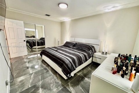 Villa ou maison à louer à Miami, Floride: 2 chambres, 302.77 m2 № 2169320 - photo 23