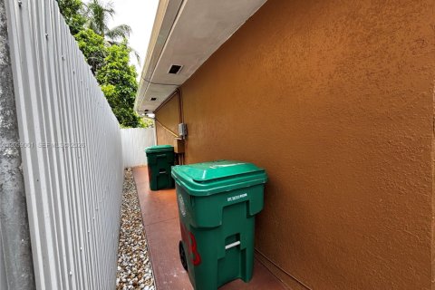 Villa ou maison à louer à Miami, Floride: 2 chambres, 302.77 m2 № 2169320 - photo 29