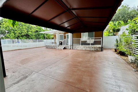 Villa ou maison à louer à Miami, Floride: 2 chambres, 302.77 m2 № 2169320 - photo 5