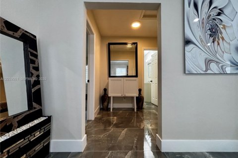 Villa ou maison à louer à Miami, Floride: 2 chambres, 302.77 m2 № 2169320 - photo 19