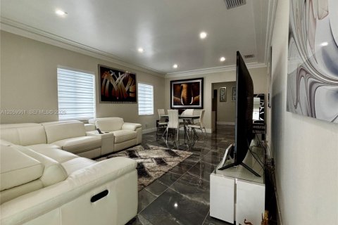 Villa ou maison à louer à Miami, Floride: 2 chambres, 302.77 m2 № 2169320 - photo 10