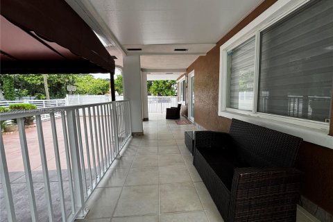 Villa ou maison à louer à Miami, Floride: 2 chambres, 302.77 m2 № 2169320 - photo 8
