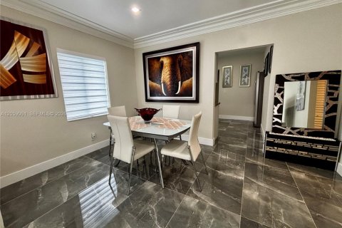 Villa ou maison à louer à Miami, Floride: 2 chambres, 302.77 m2 № 2169320 - photo 15