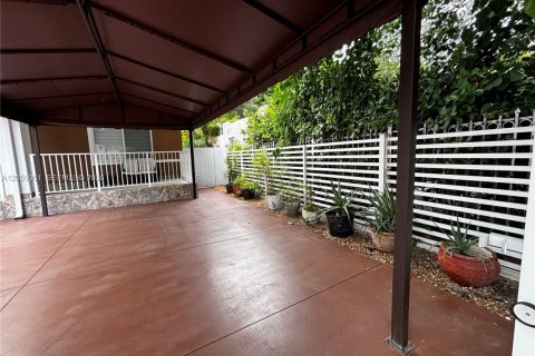 Villa ou maison à louer à Miami, Floride: 2 chambres, 302.77 m2 № 2169320 - photo 6