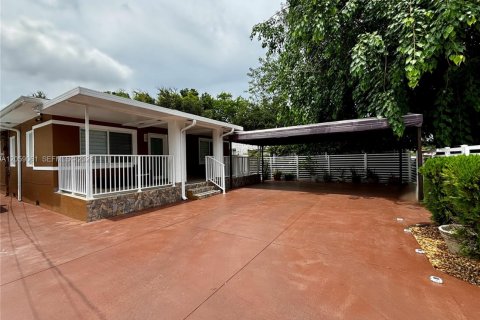 Villa ou maison à louer à Miami, Floride: 2 chambres, 302.77 m2 № 2169320 - photo 4
