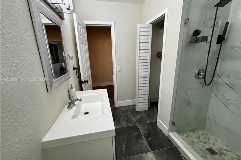 Villa ou maison à louer à Miami, Floride: 2 chambres, 302.77 m2 № 2169320 - photo 25