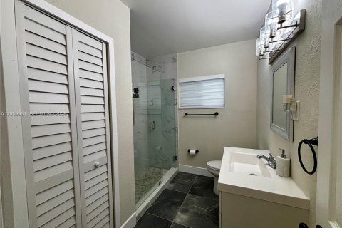 Villa ou maison à louer à Miami, Floride: 2 chambres, 302.77 m2 № 2169320 - photo 24