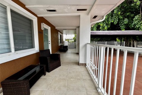 Villa ou maison à louer à Miami, Floride: 2 chambres, 302.77 m2 № 2169320 - photo 7