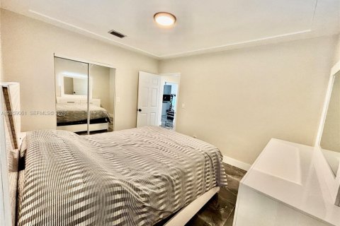 Villa ou maison à louer à Miami, Floride: 2 chambres, 302.77 m2 № 2169320 - photo 28
