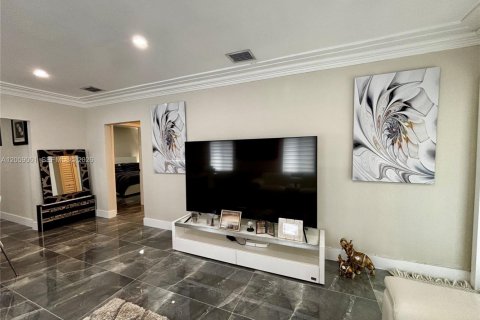 Villa ou maison à louer à Miami, Floride: 2 chambres, 302.77 m2 № 2169320 - photo 14