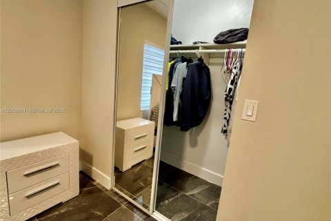 Villa ou maison à louer à Miami, Floride: 2 chambres, 302.77 m2 № 2169320 - photo 27