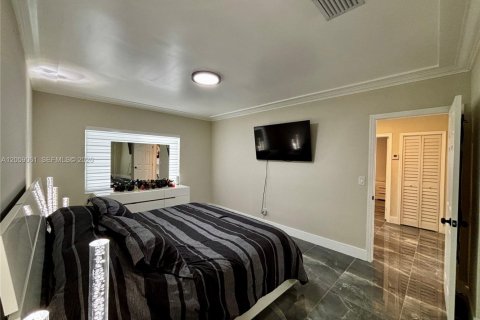 Villa ou maison à louer à Miami, Floride: 2 chambres, 302.77 m2 № 2169320 - photo 21