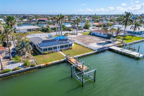 Villa ou maison à vendre à Treasure Island, Floride: 2 chambres, 173.45 m2 № 1436633 - photo 16