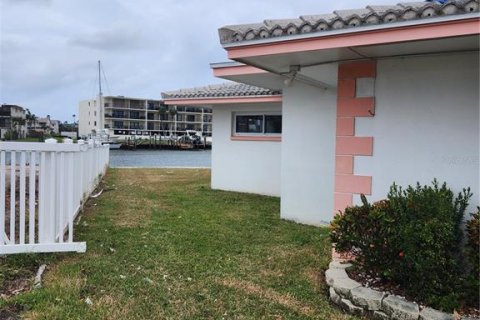Villa ou maison à vendre à Treasure Island, Floride: 2 chambres, 173.45 m2 № 1436633 - photo 29