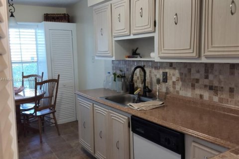 Condo in Delray Beach, Florida, 2 bedrooms  № 1796338 - photo 8