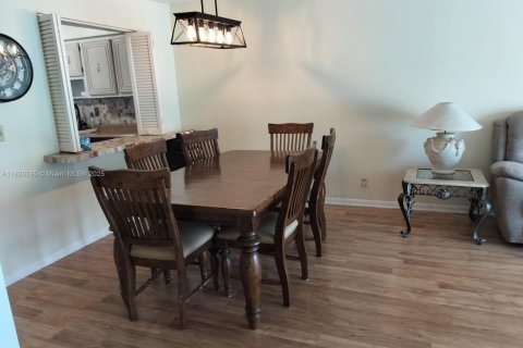 Condo in Delray Beach, Florida, 2 bedrooms  № 1796338 - photo 13