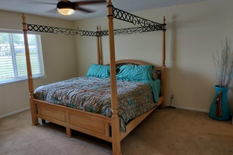 Condo in Delray Beach, Florida, 2 bedrooms  № 1796338 - photo 24