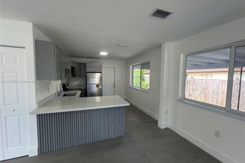 Купить виллу или дом в Лейк-Уорт, Флорида 2 спальни, 77.67м2, № 1969532 - фото 6