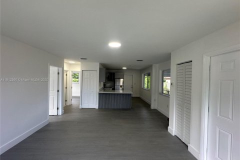 Купить виллу или дом в Лейк-Уорт, Флорида 2 спальни, 77.67м2, № 1969532 - фото 8